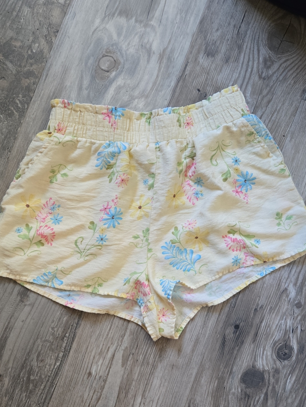 High-Waist Cream Floral Elastic-Waist Women's Shorts